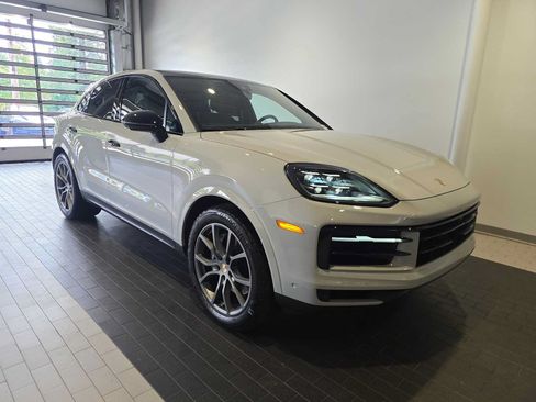 Used 2025 Porsche Cayenne Coupe AWD/4WD image 9