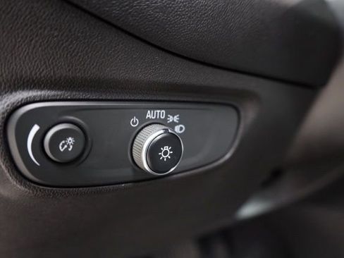 Used 2023 Chevrolet Equinox LT image 19