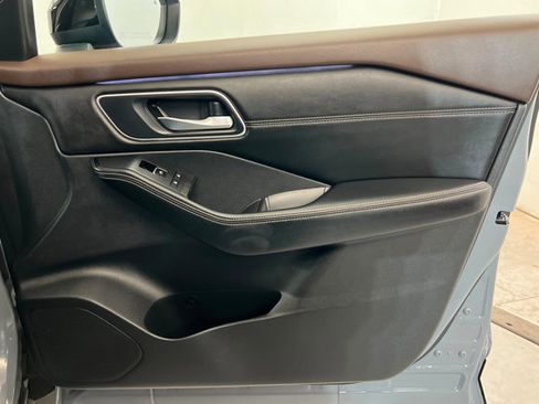 Used 2023 Nissan Rogue Platinum image 23