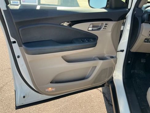 Certified 2019 Honda Pilot Touring image 10