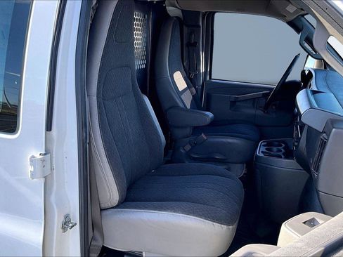 Used 2024 GMC Savana 2500 w/ Driver Convenience Package image 8