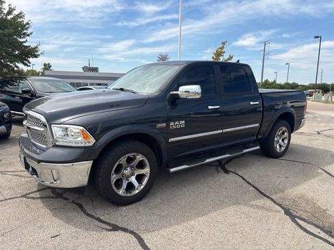 Used 2018 RAM 1500 Laramie w/ Convenience Group AWD/4WD image 3