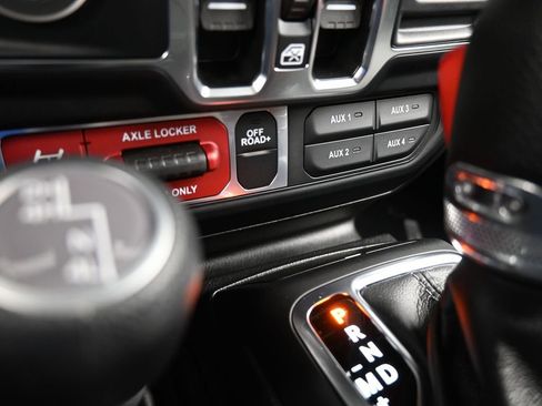 Used 2024 Jeep Gladiator Sport image 25