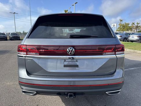 Used 2025 Volkswagen Atlas SE image 6