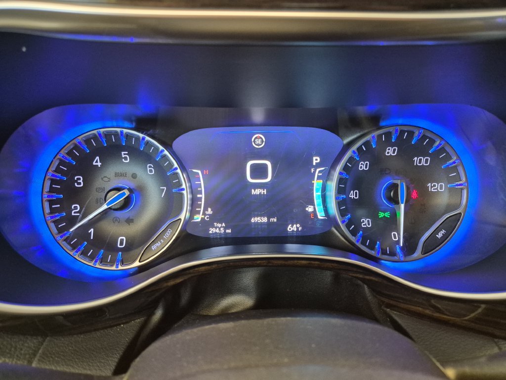 Used 2023 Chrysler Pacifica Limited FWD image 19