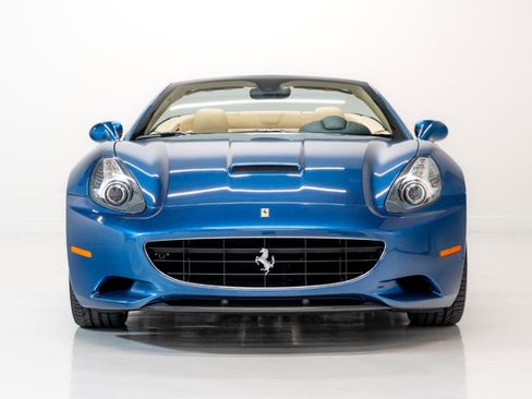 Used 2010 Ferrari California image 2