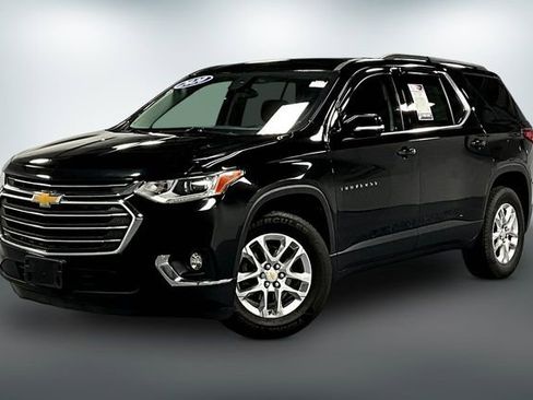 Used 2020 Chevrolet Traverse LT w/ Driver Confidence II Package image 3