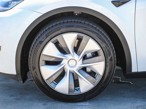 Used 2023 Tesla Model Y Long Range AWD/4WD image 10