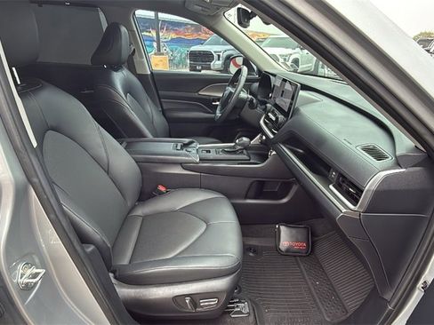 Used 2024 Toyota Grand Highlander XLE image 30