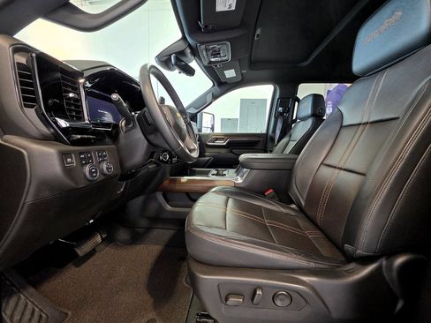 Used 2024 Chevrolet Silverado 2500 High Country w/ High Country Premium Package AWD/4WD image 22