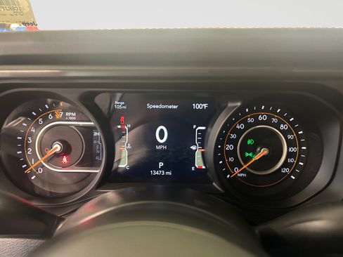 Used 2025 Jeep Gladiator Mojave w/ Convenience Group AWD/4WD image 14