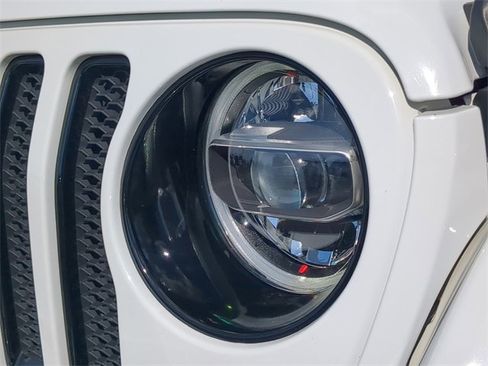 Used 2022 Jeep Wrangler Unlimited Sahara image 10