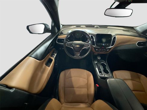 Used 2020 Chevrolet Equinox Premier FWD image 3