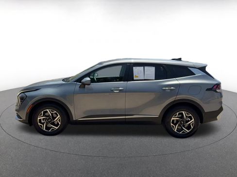 Used 2025 Kia Sportage LX FWD image 9