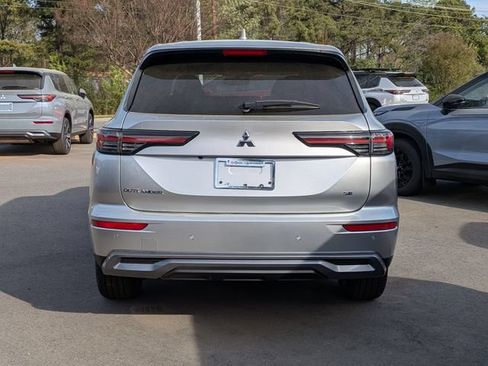 New 2026 Mitsubishi Outlander SE FWD image 3