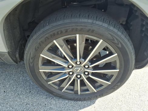 Used 2024 Lexus GX 550 w/ Accessory Package (Z1) AWD/4WD image 12
