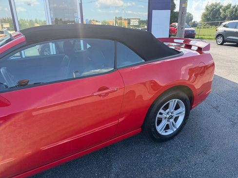 Used 2014 Ford Mustang Convertible RWD image 2