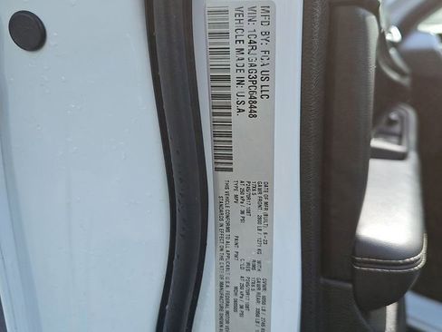 Used 2023 Jeep Grand Cherokee Laredo RWD image 18