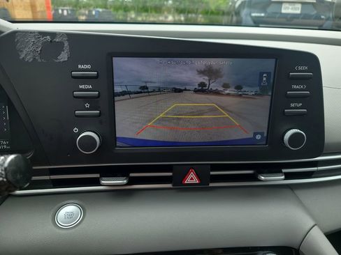 Used 2023 Hyundai Elantra SEL image 19