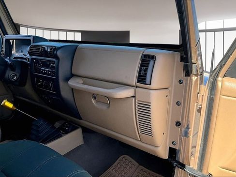 Used 2000 Jeep Wrangler Sahara image 16