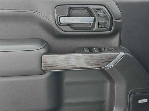 Used 2021 Chevrolet Silverado 2500 LTZ w/ LTZ Plus Package AWD/4WD image 17