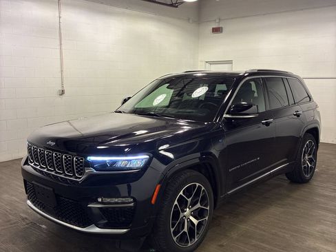 Used 2022 Jeep Grand Cherokee Summit AWD/4WD image 3
