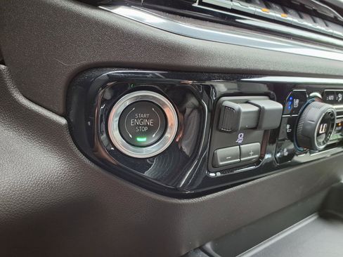 Used 2025 Chevrolet Silverado 2500 LTZ w/ LTZ Plus Package AWD/4WD image 11
