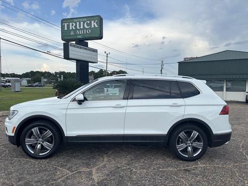 Used 2021 Volkswagen Tiguan SEL FWD image 2