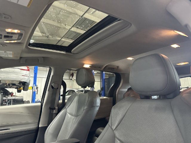 Used 2024 Toyota Sienna Limited AWD/4WD image 20