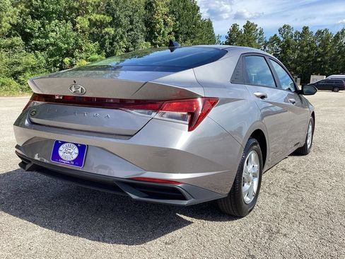 Used 2023 Hyundai Elantra SE FWD image 6