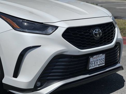Used 2021 Toyota Highlander XSE FWD image 31