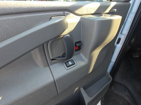 Used 2022 Chevrolet Express 2500 w/ Driver Convenience Package RWD image 16