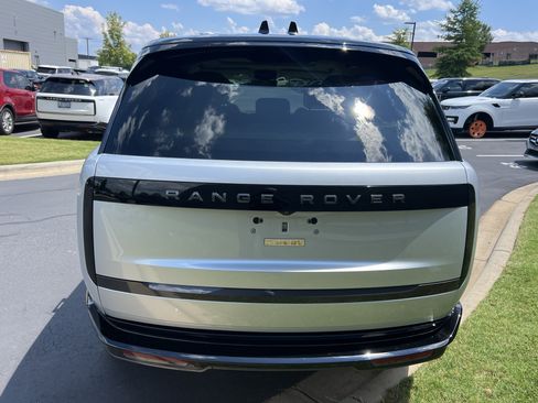 Certified 2025 Land Rover Range Rover SE AWD/4WD image 6