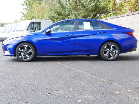 Used 2023 Hyundai Elantra Limited image 3