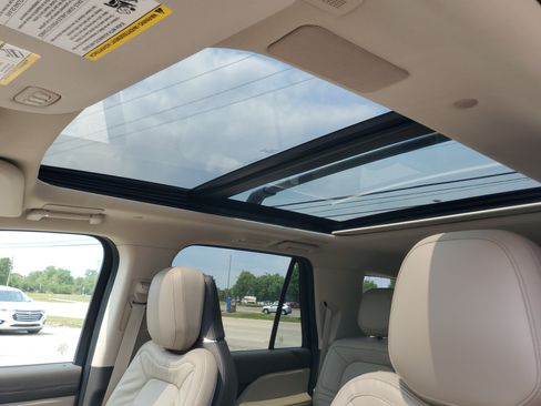 Certified 2023 Lincoln Navigator L Reserve AWD/4WD image 11