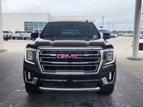 Used 2024 GMC Yukon XL SLT image 3