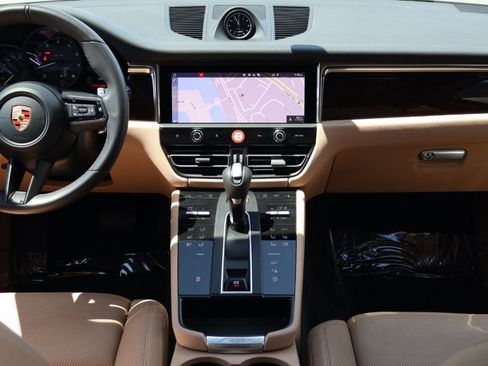 Certified 2026 Porsche Macan AWD/4WD image 20