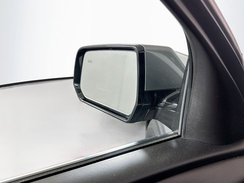 Used 2019 Chevrolet Traverse LT FWD image 16