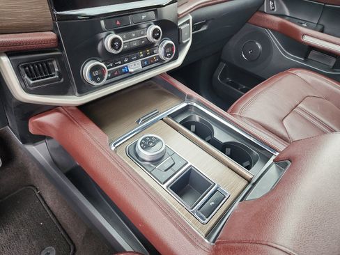 Used 2023 Ford Expedition Limited image 19