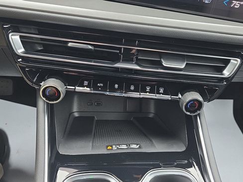 New 2026 Chevrolet Traverse LT image 14