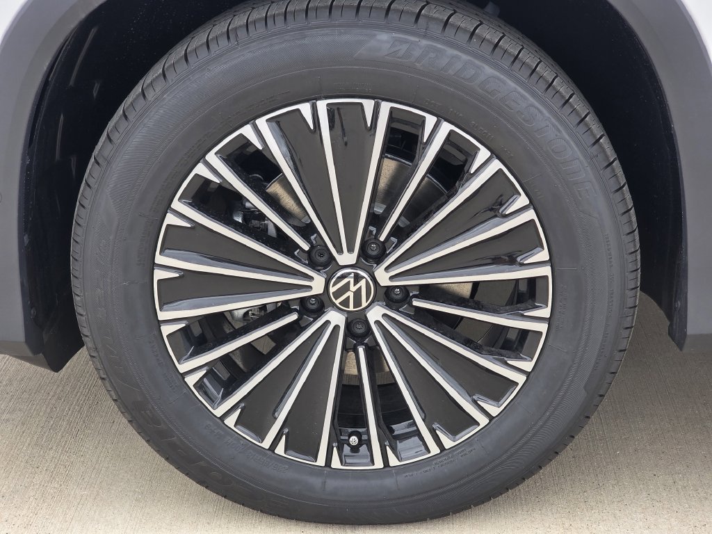 New 2026 Volkswagen Tiguan S FWD image 9