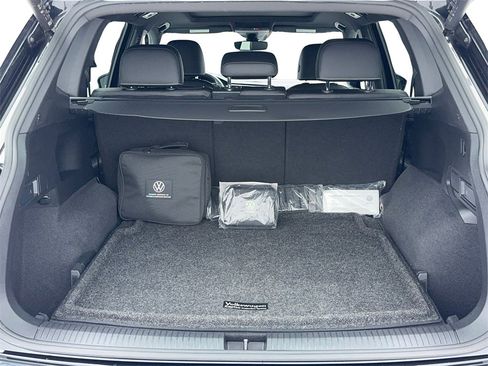 Used 2023 Volkswagen Tiguan SEL R-Line image 12