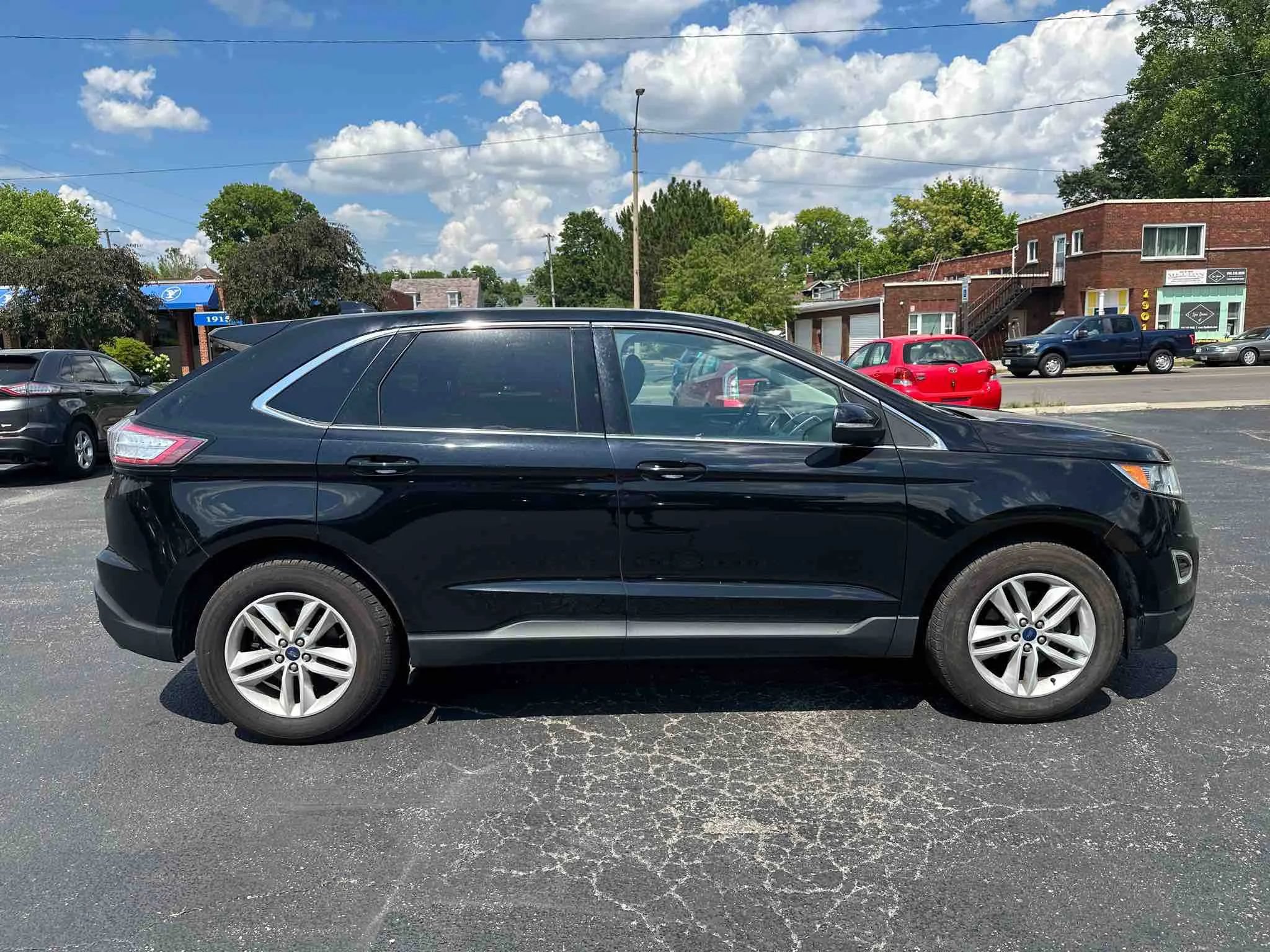 Used 2017 Ford Edge SEL FWD image 4