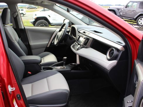 Used 2013 Toyota RAV4 Limited AWD/4WD image 17