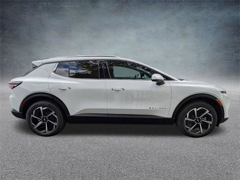 New 2026 Chevrolet Equinox EV LT image 3