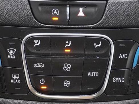 Used 2021 Chevrolet Malibu LT FWD image 16