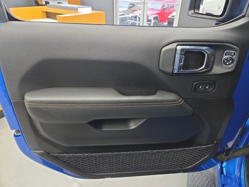 New 2025 Jeep Gladiator High Tide image 5