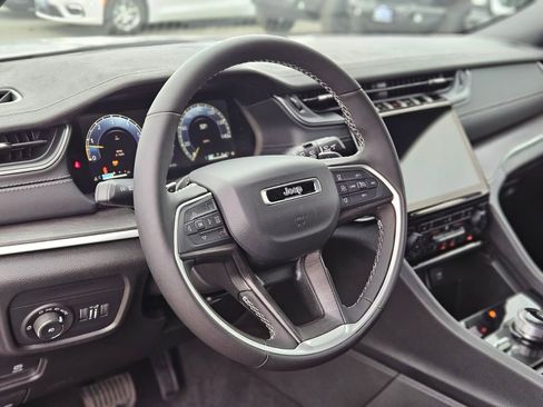 New 2025 Jeep Grand Cherokee Limited image 19