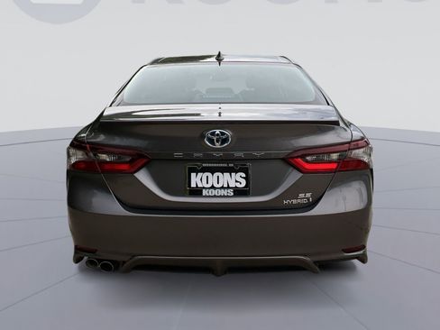 Used 2024 Toyota Camry SE w/ Cold Weather Package FWD image 10