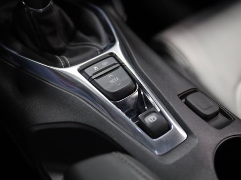 Used 2018 Chevrolet Camaro SS RWD image 33